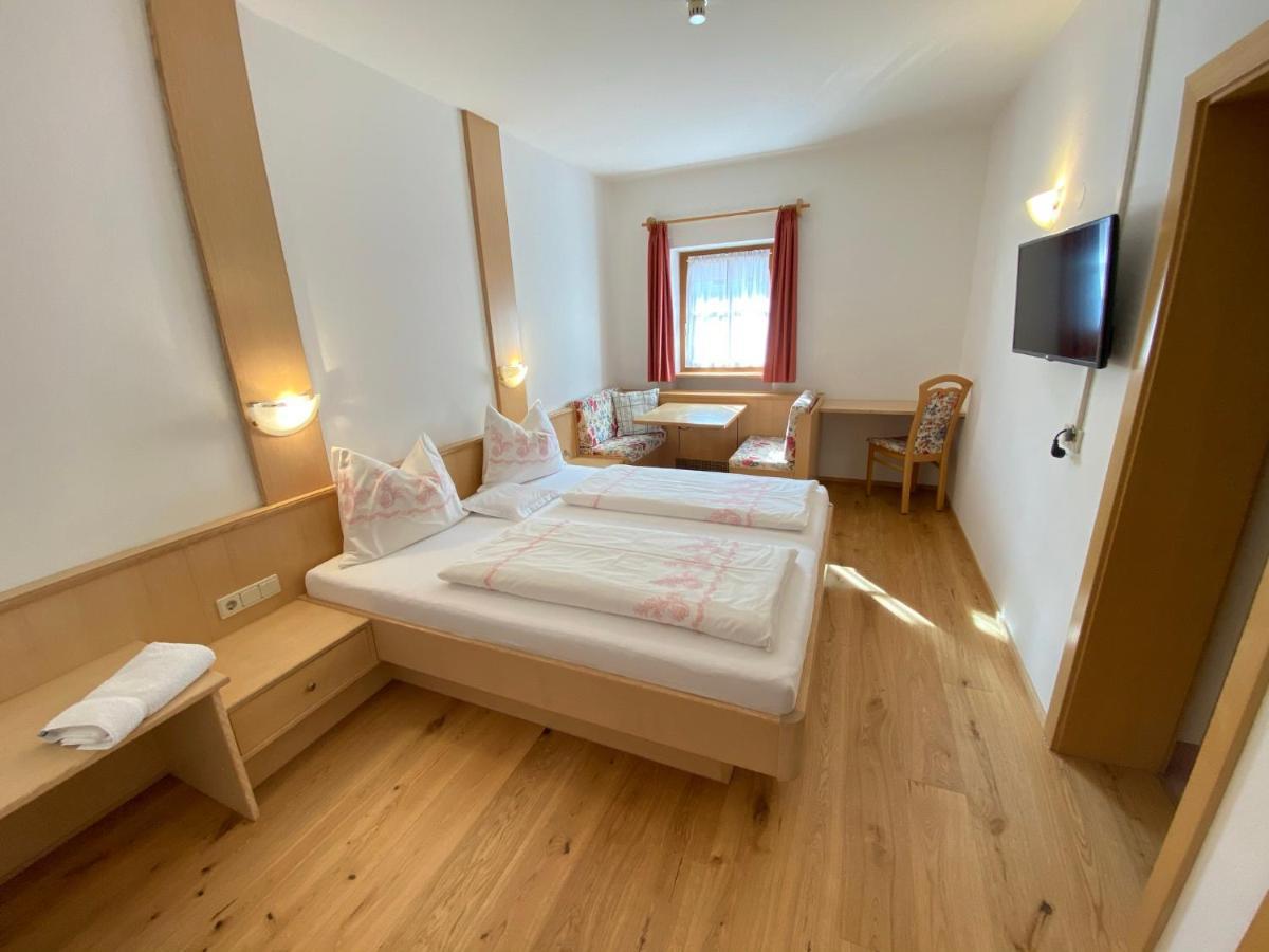 Lindnerhof Urlaub Am Bauernhof Hotell San Lorenzo di Sebato Exteriör bild