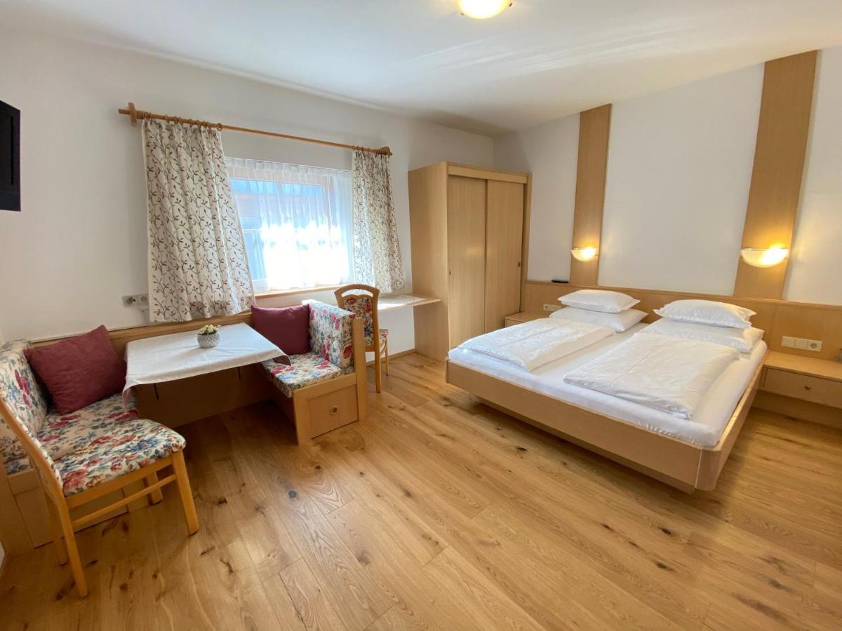 Lindnerhof Urlaub Am Bauernhof Hotell San Lorenzo di Sebato Exteriör bild